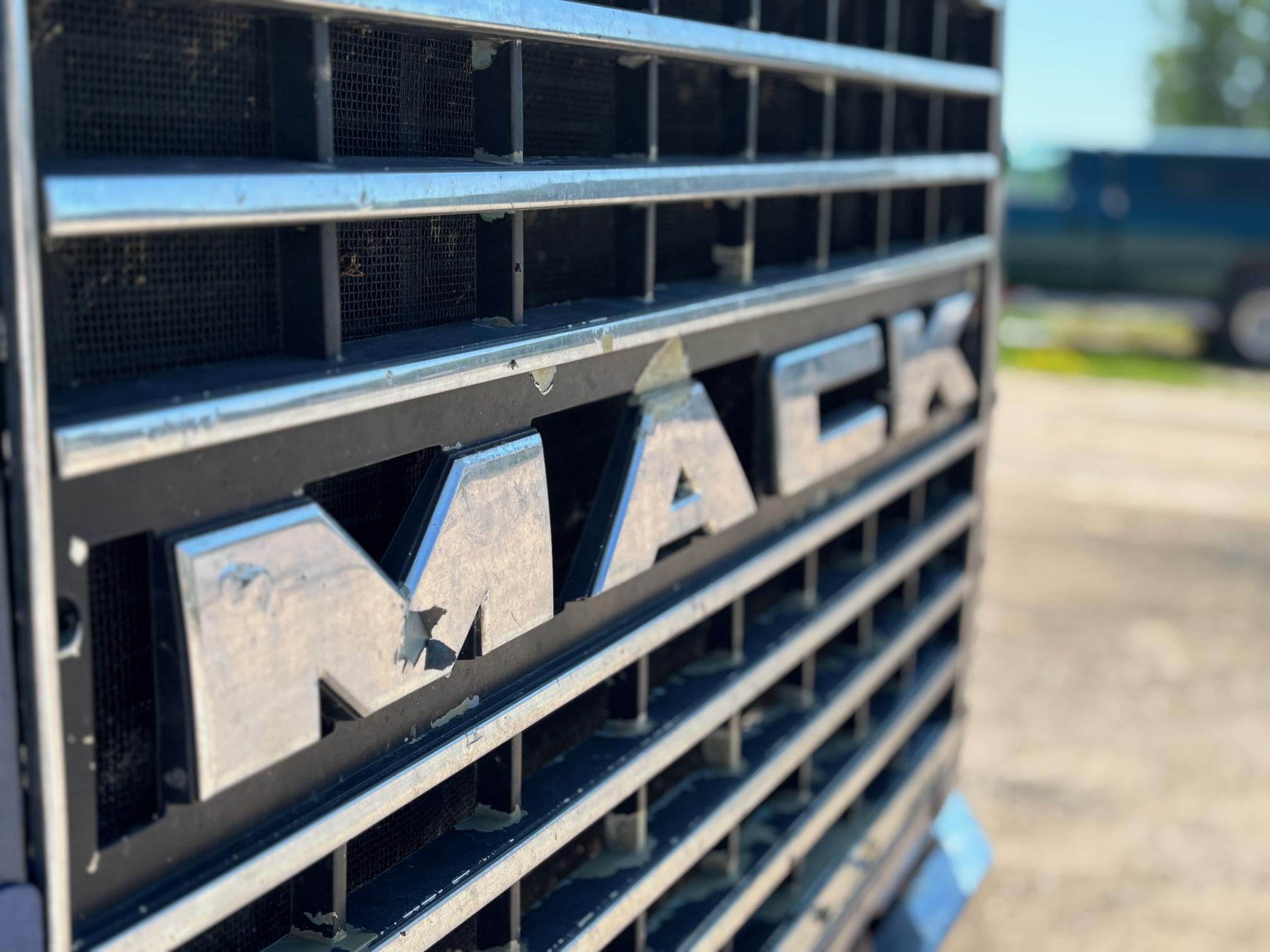 1997 MACK CL713 - Image 21